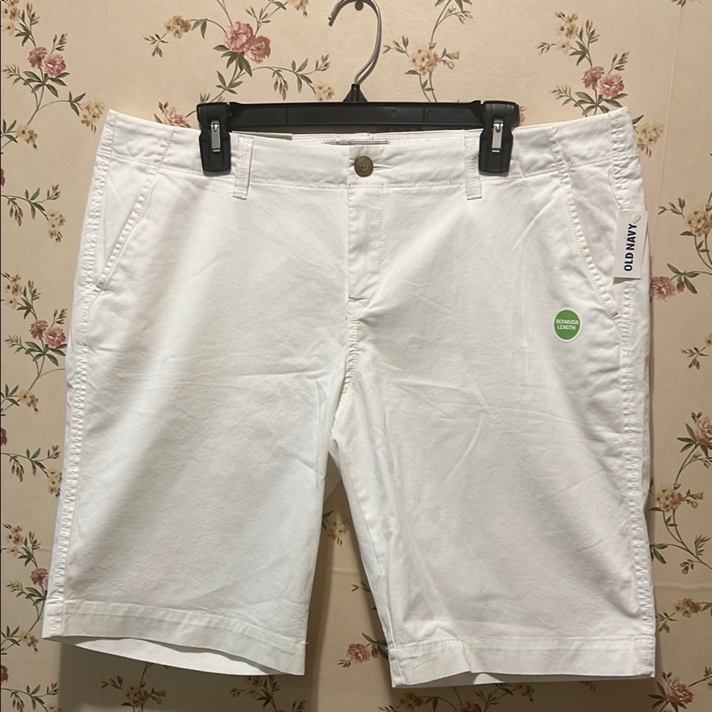 Old Navy Perfect Bermudas in Crisp White Womens size 16